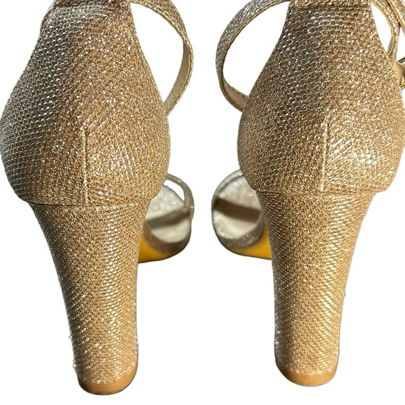 ANKIS gold glitter Open Toe Ankle Strap Chunky Heel Sandals 2.75” size 8M NWOB - Picture 6 of 14